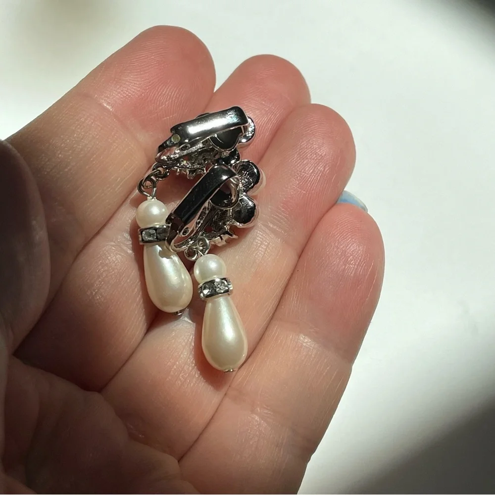 Vintage faux pearl dangle earrings rhinestones silvertone - Picture 5 of 7